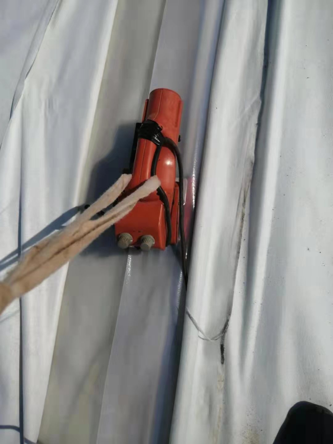 复合午夜神马福利膜的工程施工是保证防水层工程项目实际效果的关键阶段