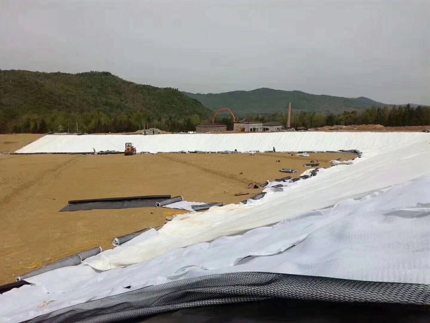 蓄水池边坡和渠坡与建筑物锚固午夜神马福利膜注意事项