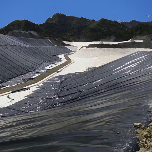 复合午夜神马福利膜助力大藤峡一期上游土石围堰填筑